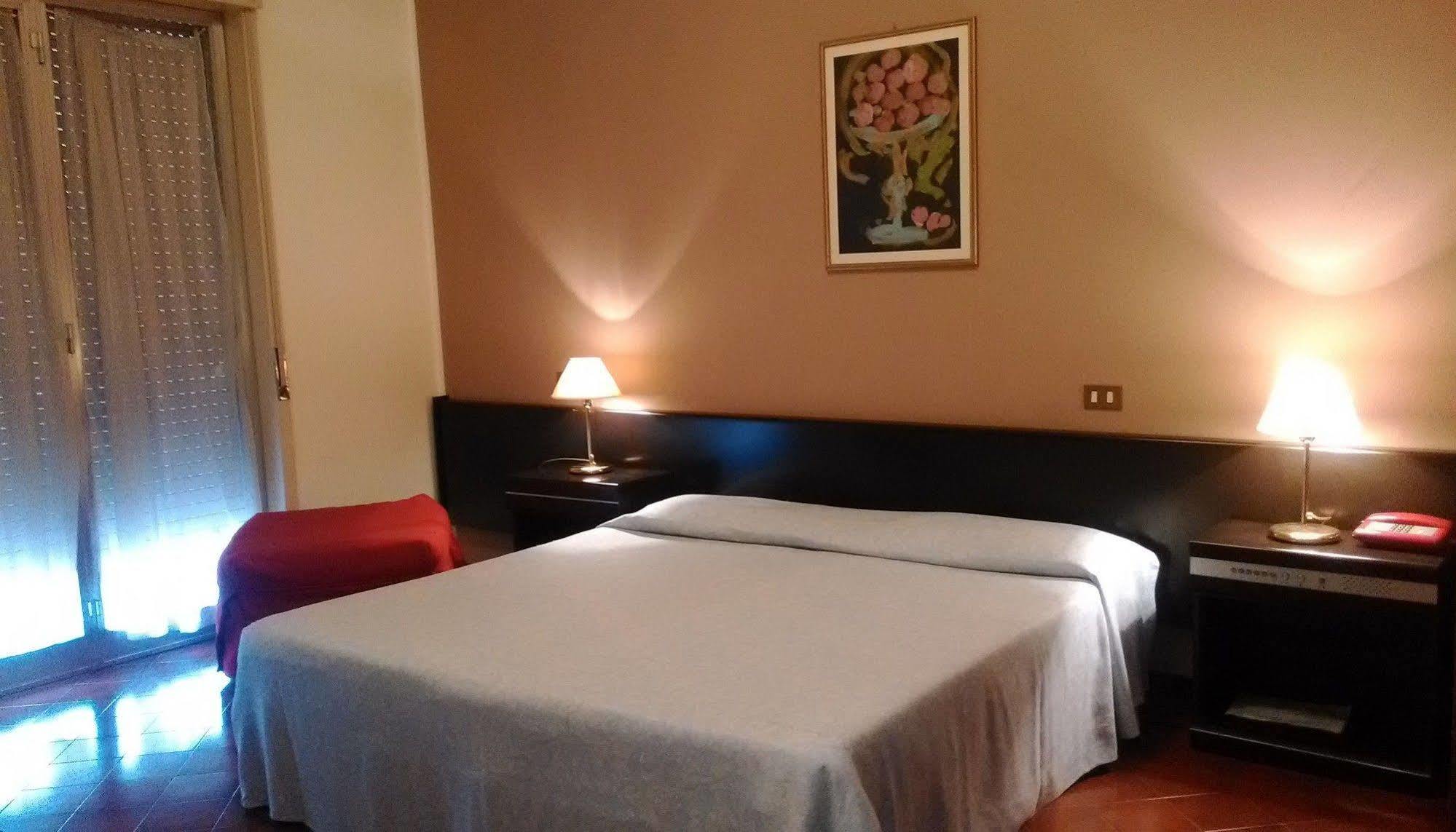 Hotel Crisol Europa Palermo Esterno foto