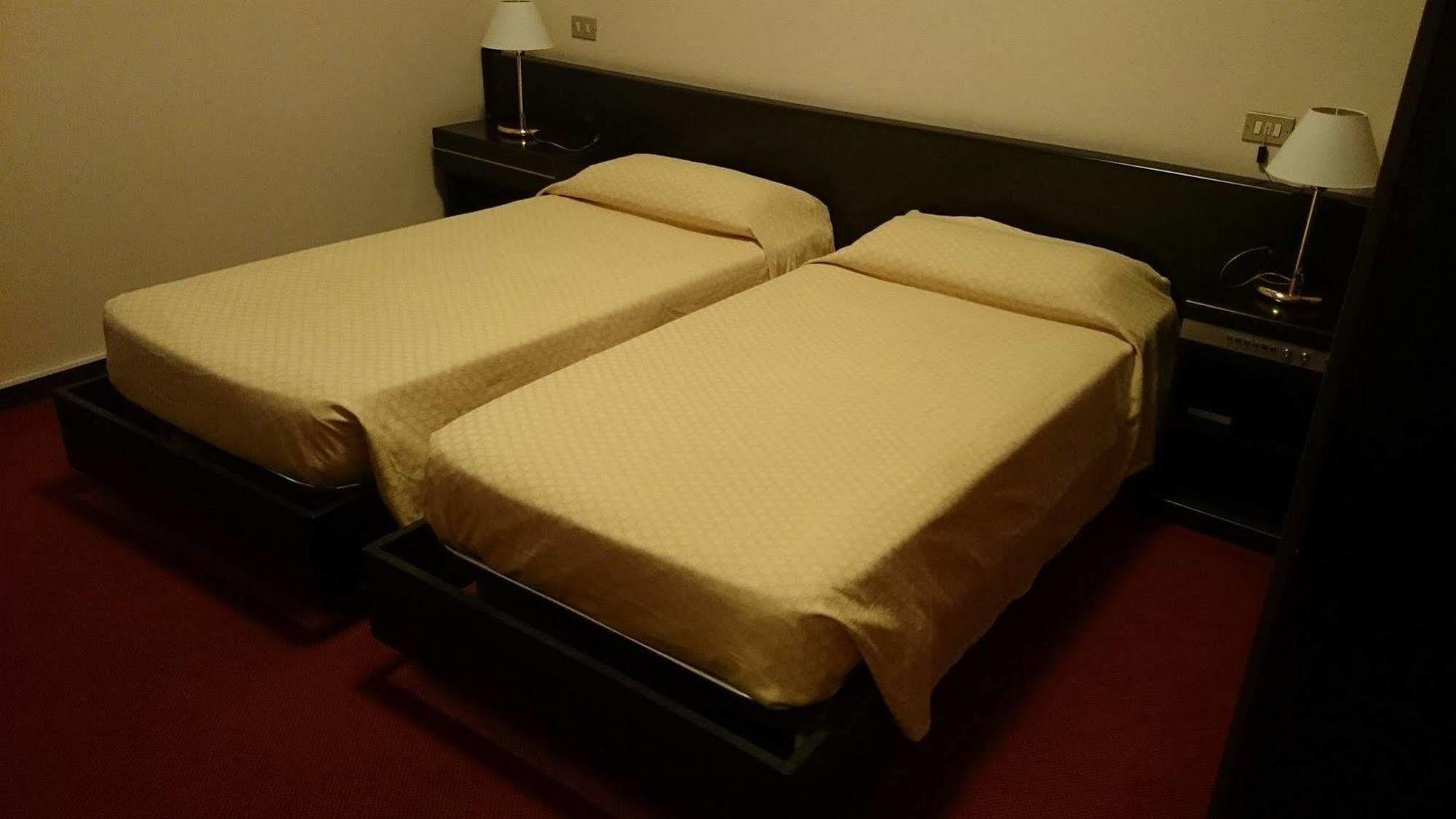 Hotel Crisol Europa Palermo Esterno foto
