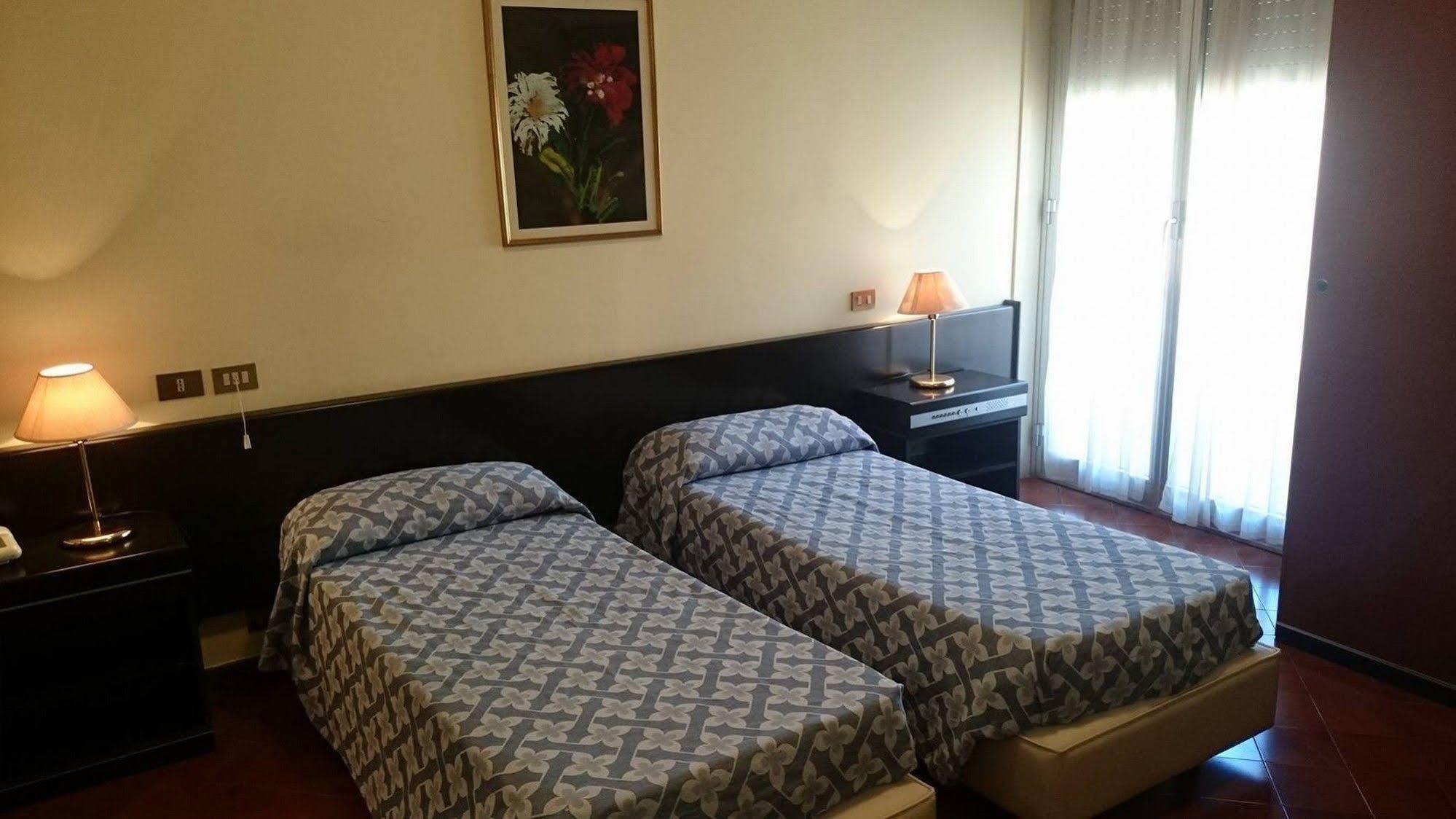 Hotel Crisol Europa Palermo Esterno foto