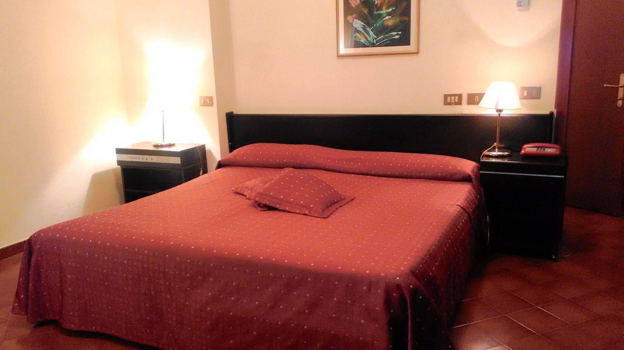 Hotel Crisol Europa Palermo Esterno foto
