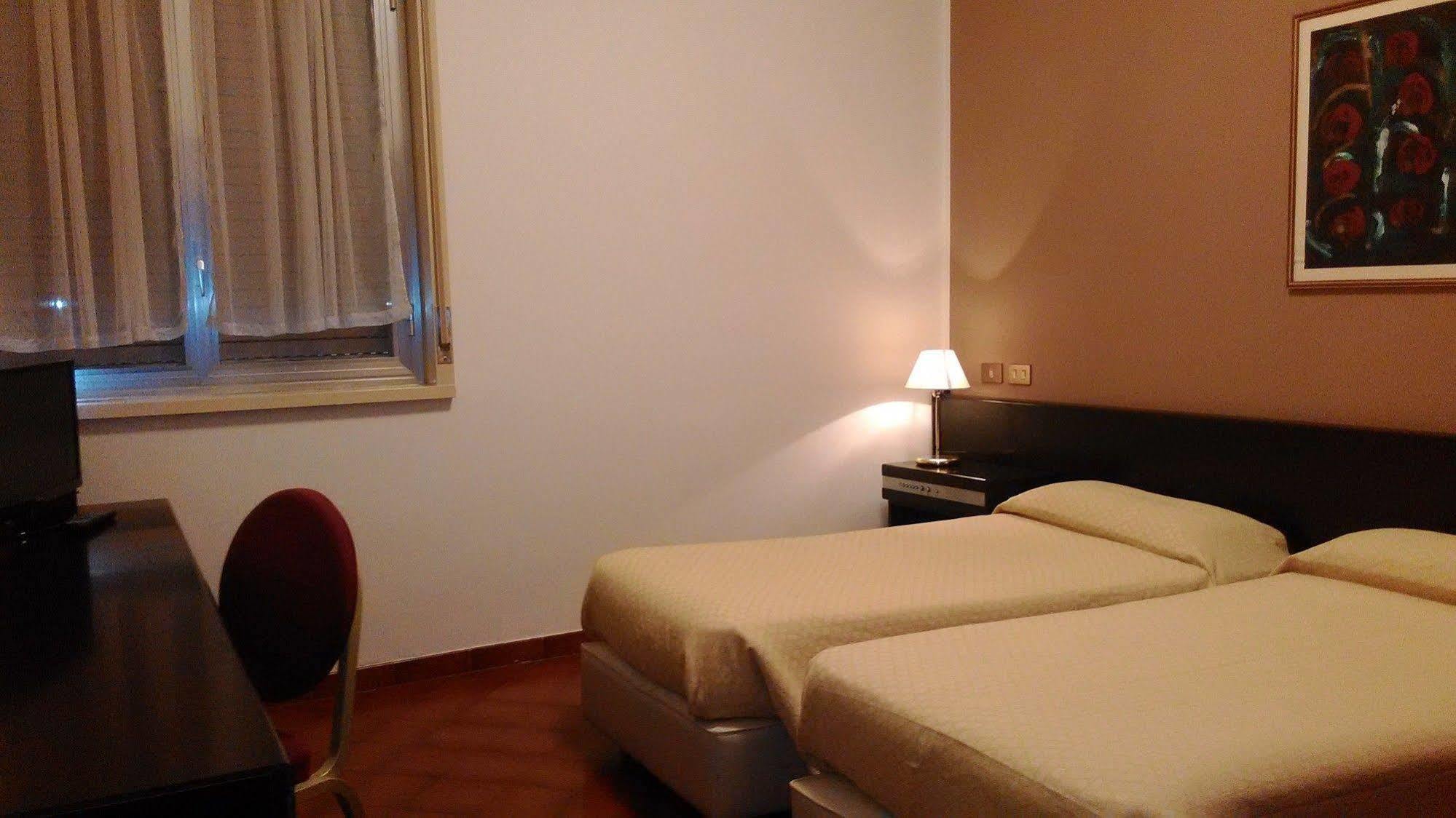 Hotel Crisol Europa Palermo Esterno foto