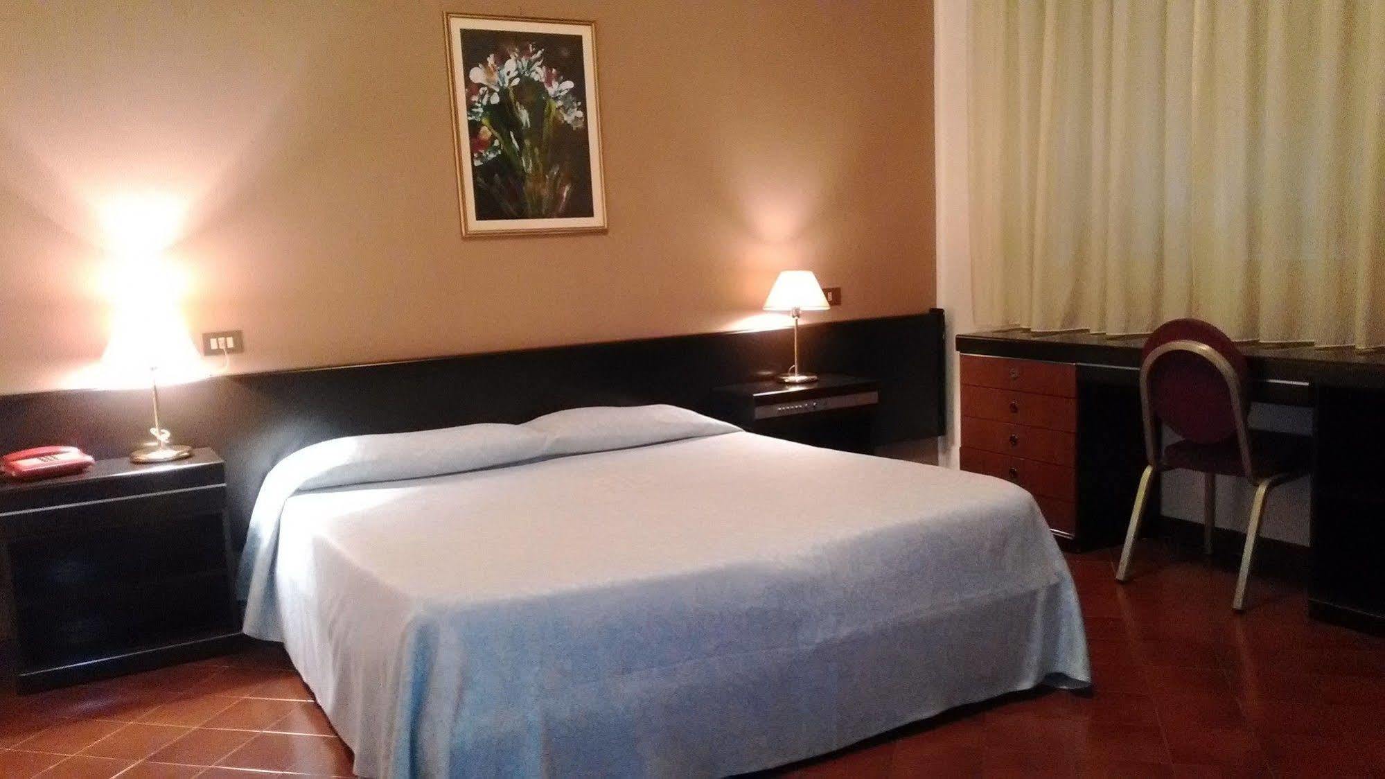 Hotel Crisol Europa Palermo Esterno foto